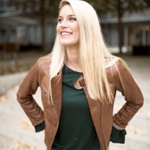 Long Sleeve Blouse with flattering Neckhole